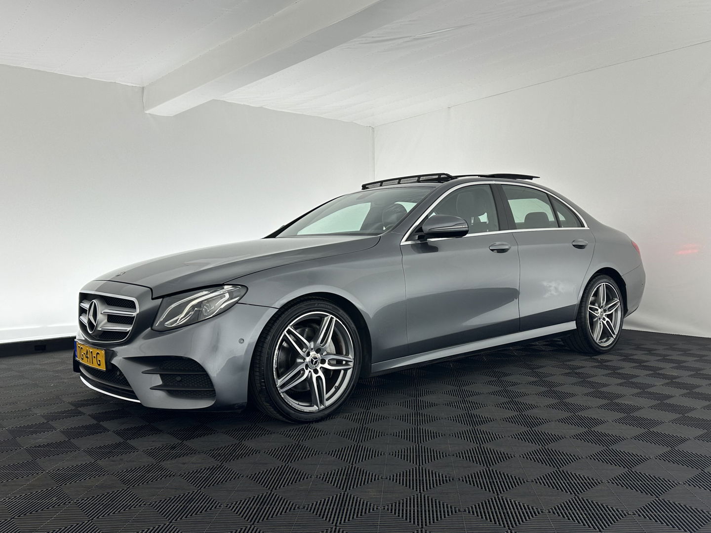 Mercedes-Benz E-Klasse 220 d AMG-Line Aut *PANO | FULL-LED | LEATHER-MICROFIBRE | WIDE-SCREEN | NAVI-FULLMAP | AMBIENCE-LIGHT | ECC | PDC | CRUISE*