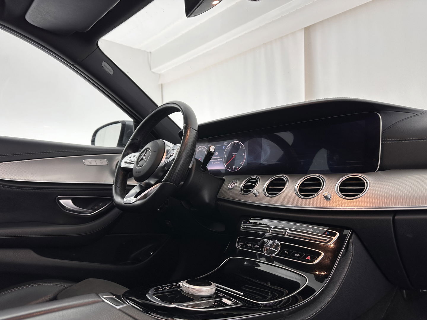 Mercedes-Benz E-Klasse 220 d AMG-Line Aut *PANO | FULL-LED | LEATHER-MICROFIBRE | WIDE-SCREEN | NAVI-FULLMAP | AMBIENCE-LIGHT | ECC | PDC | CRUISE*
