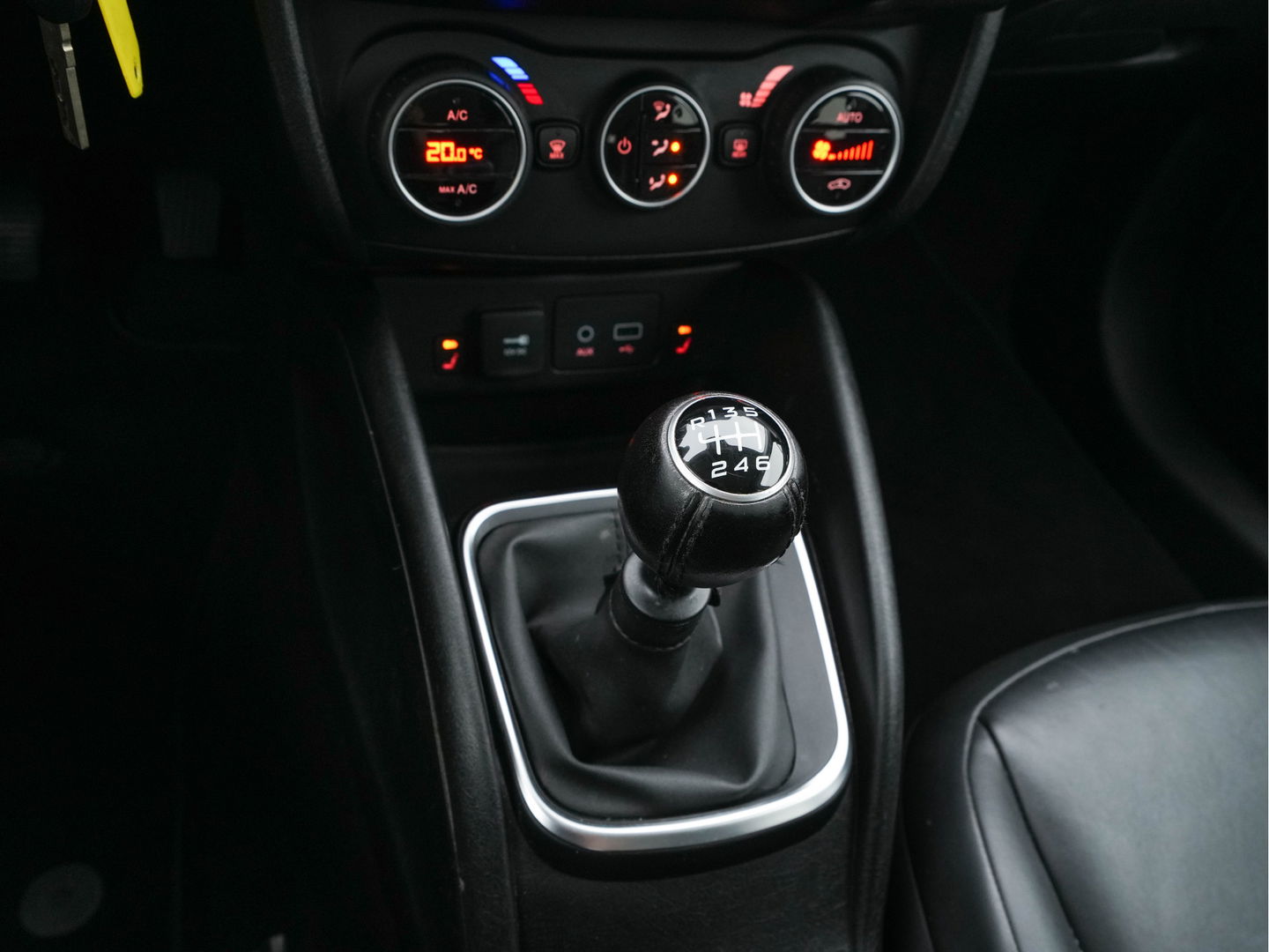 Fiat Tipo Stationwagon 1.6 MultiJet 16v Business Lusso *LUXURY-LEATHER | NAVI-FULLMAP | CAMERA | ECC | PDC | CRUISE | CARPLAY | HEATED-COMFORTSEATS | TOWBAR | 17"ALU*