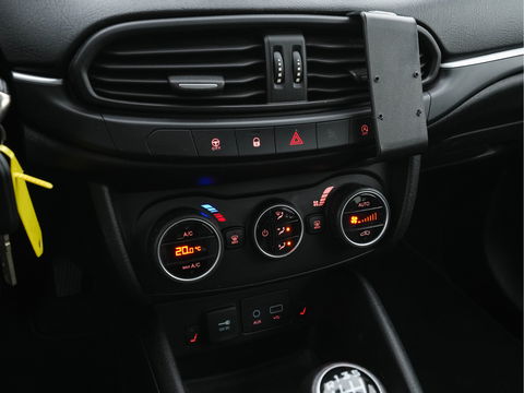Fiat Tipo Stationwagon 1.6 MultiJet 16v Business Lusso *LUXURY-LEATHER | NAVI-FULLMAP | CAMERA | ECC | PDC | CRUISE | CARPLAY | HEATED-COMFORTSEATS | TOWBAR | 17"ALU*