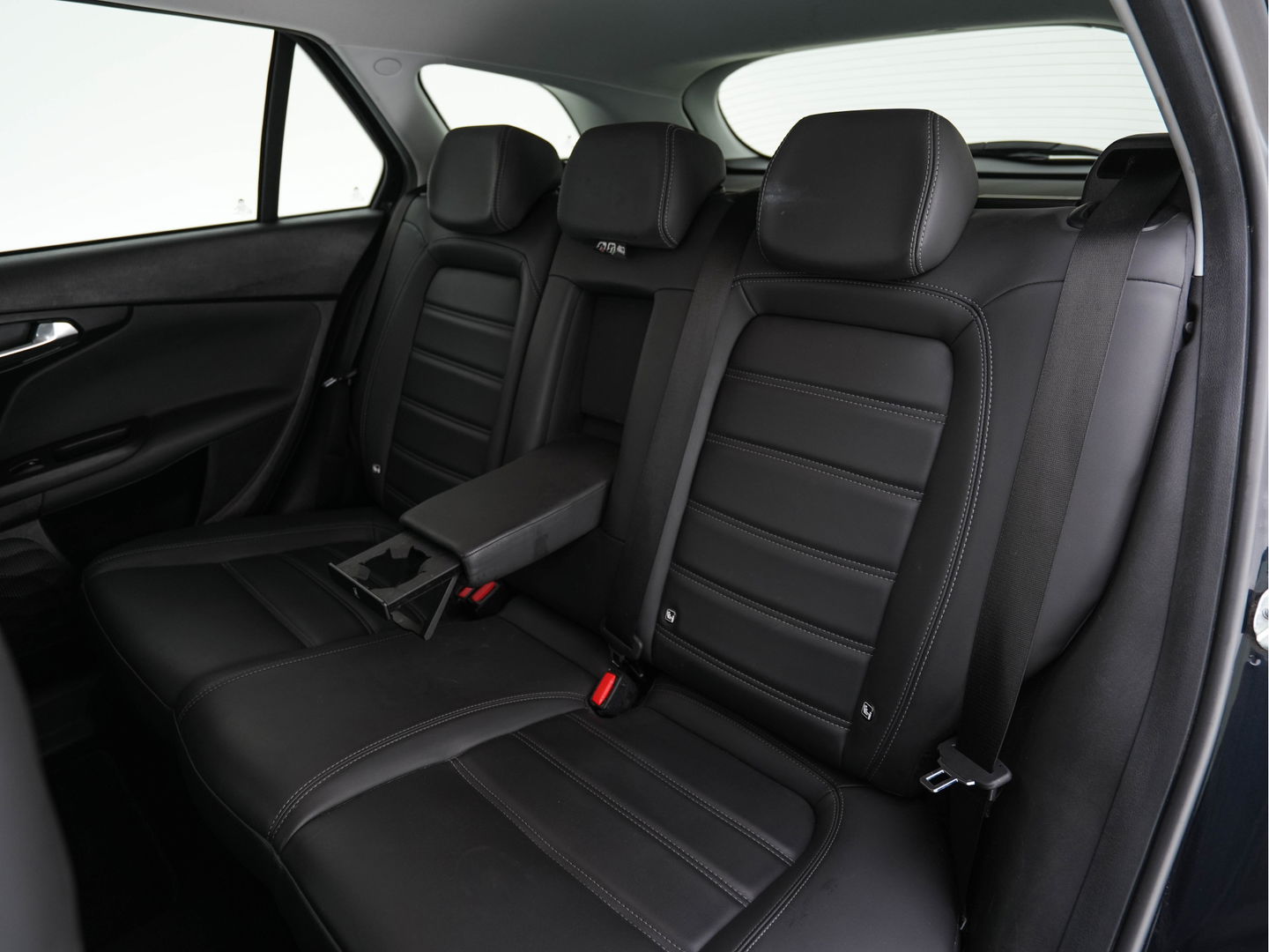 Fiat Tipo Stationwagon 1.6 MultiJet 16v Business Lusso *LUXURY-LEATHER | NAVI-FULLMAP | CAMERA | ECC | PDC | CRUISE | CARPLAY | HEATED-COMFORTSEATS | TOWBAR | 17"ALU*