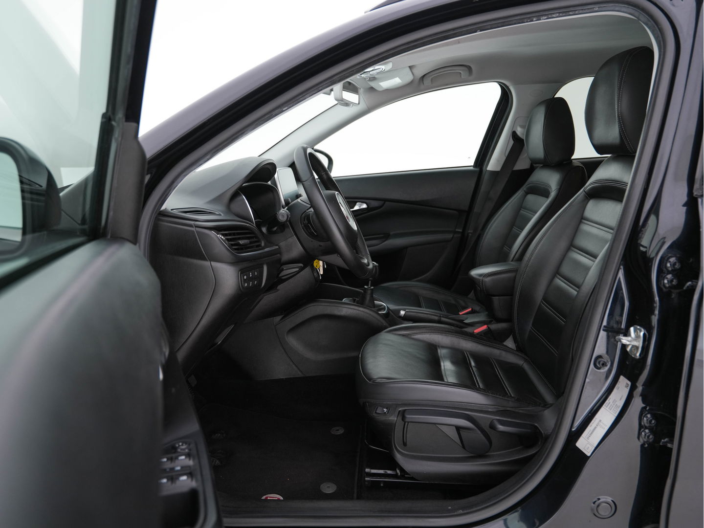 Fiat Tipo Stationwagon 1.6 MultiJet 16v Business Lusso *LUXURY-LEATHER | NAVI-FULLMAP | CAMERA | ECC | PDC | CRUISE | CARPLAY | HEATED-COMFORTSEATS | TOWBAR | 17"ALU*