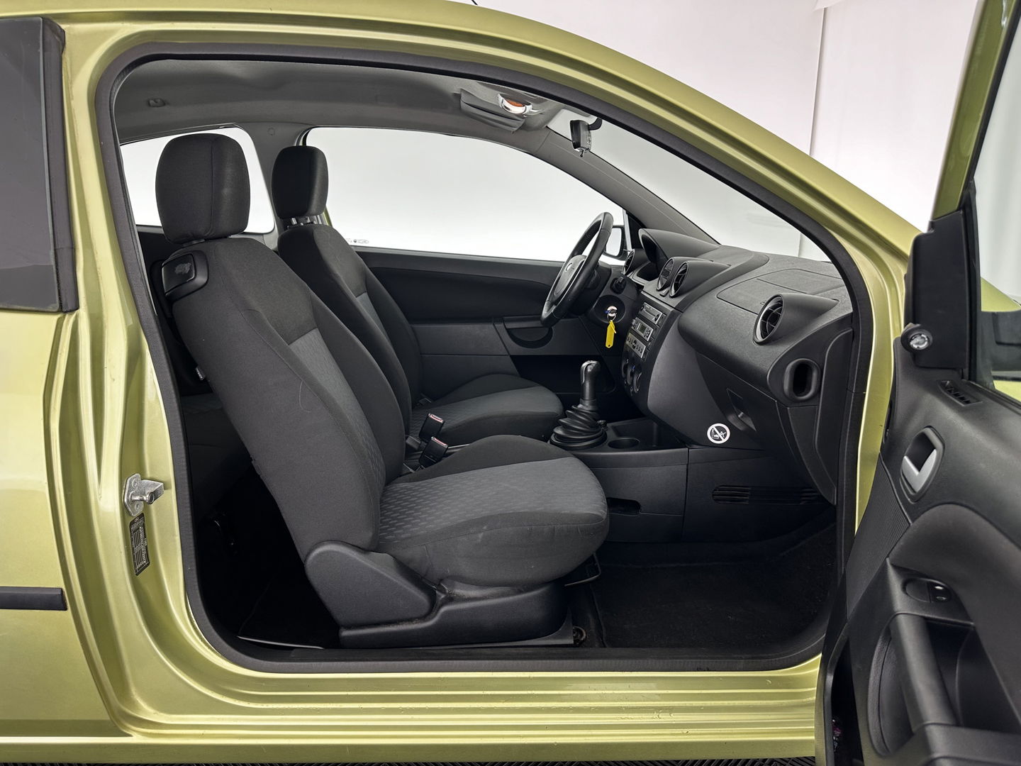 Ford Fiesta 1.3 Futura [ apk tot 09-12-2025 ] * AIRCO | RADIO-CD | 16"ALU *