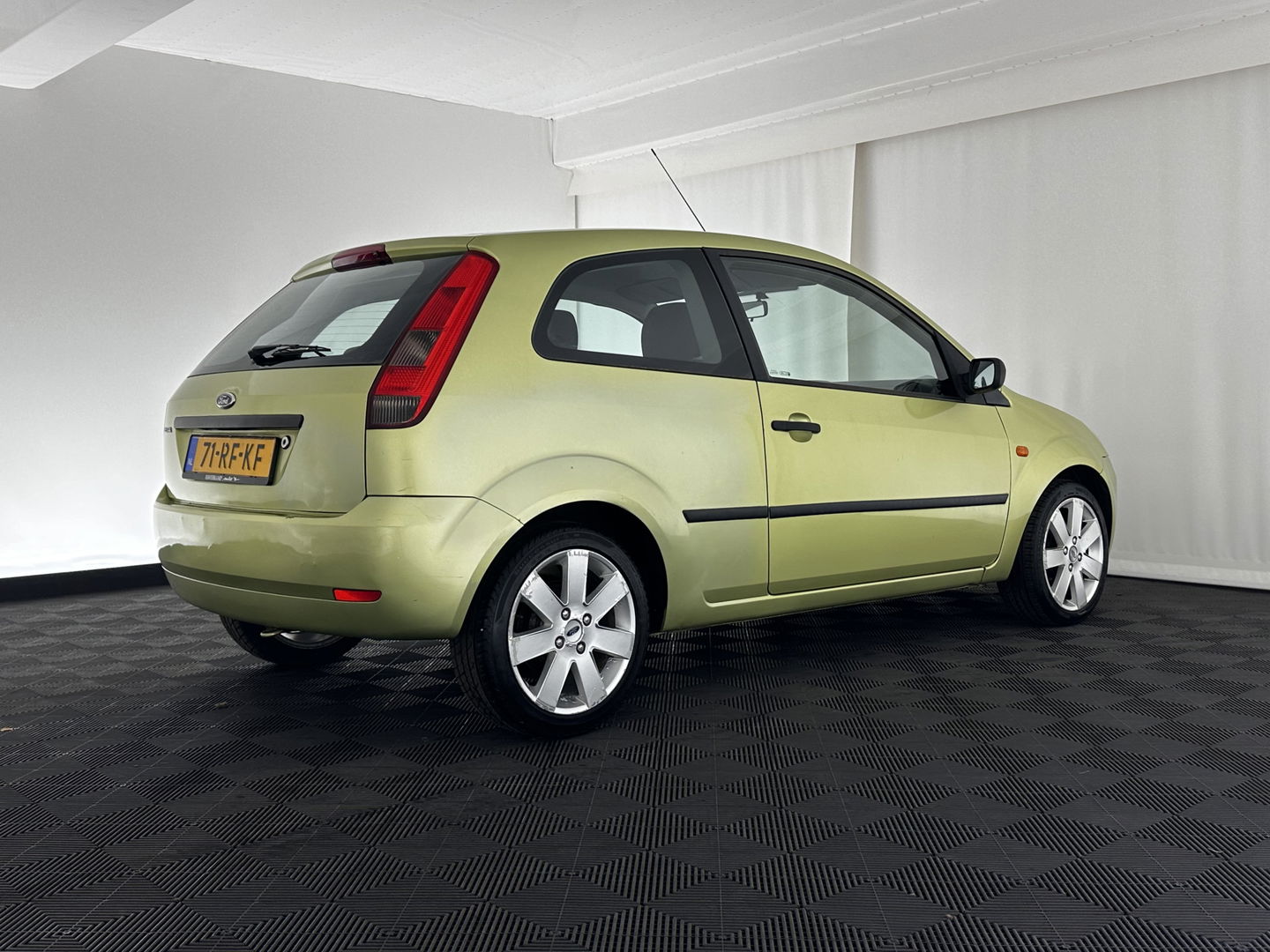 Ford Fiesta 1.3 Futura [ apk tot 09-12-2025 ] * AIRCO | RADIO-CD | 16"ALU *