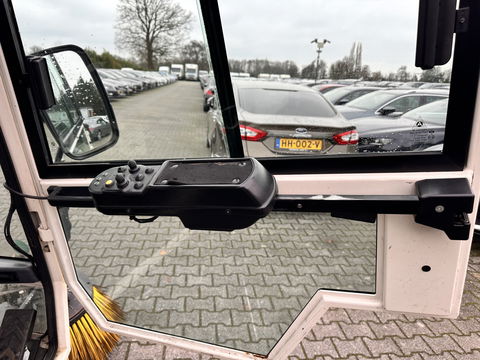 Schmidt SWINGO 200 Compact Sweeper