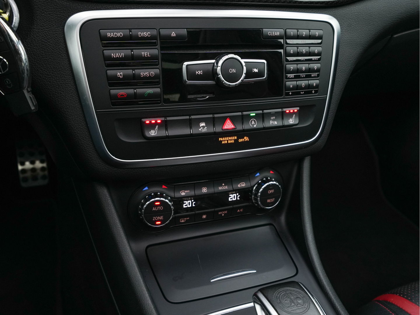 Mercedes-Benz GLA 45 AMG 4-Matic *PANO | PERFORMANCE-SPORT-SEATS | HARMANN/KARDON-AUDIO | NAVI-FULLMAP | DISTRONIC | BLIND-SPOT | BI-XENON | KEYLESS | CAMERA | ECC | PDC | MEMORY-PACK | SPORT-SEATS | 20"ALU*
