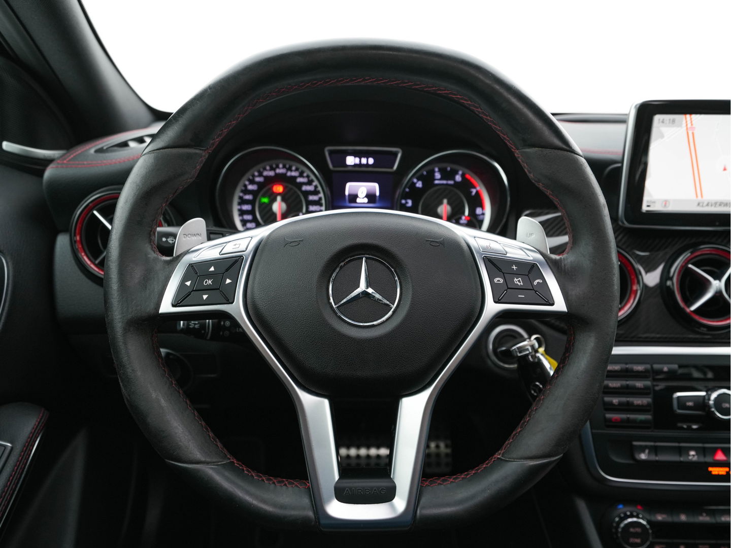 Mercedes-Benz GLA 45 AMG 4-Matic *PANO | PERFORMANCE-SPORT-SEATS | HARMANN/KARDON-AUDIO | NAVI-FULLMAP | DISTRONIC | BLIND-SPOT | BI-XENON | KEYLESS | CAMERA | ECC | PDC | MEMORY-PACK | SPORT-SEATS | 20"ALU*