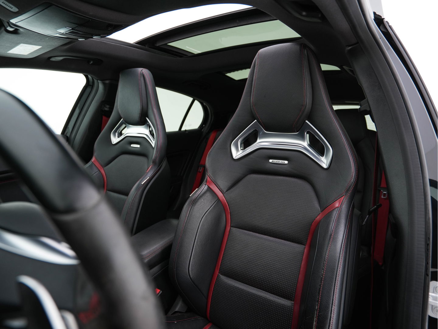 Mercedes-Benz GLA 45 AMG 4-Matic *PANO | PERFORMANCE-SPORT-SEATS | HARMANN/KARDON-AUDIO | NAVI-FULLMAP | DISTRONIC | BLIND-SPOT | BI-XENON | KEYLESS | CAMERA | ECC | PDC | MEMORY-PACK | SPORT-SEATS | 20"ALU*