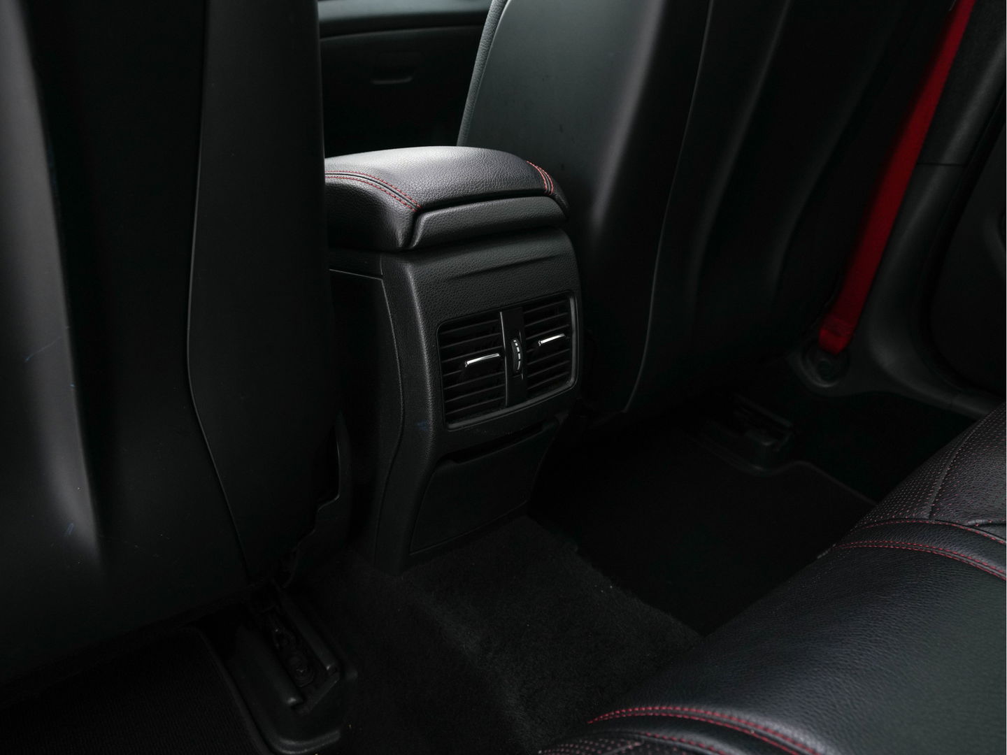 Mercedes-Benz GLA 45 AMG 4-Matic *PANO | PERFORMANCE-SPORT-SEATS | HARMANN/KARDON-AUDIO | NAVI-FULLMAP | DISTRONIC | BLIND-SPOT | BI-XENON | KEYLESS | CAMERA | ECC | PDC | MEMORY-PACK | SPORT-SEATS | 20"ALU*