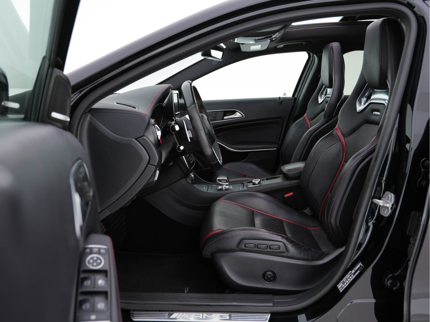 Mercedes-Benz GLA 45 AMG 4-Matic *PANO | PERFORMANCE-SPORT-SEATS | HARMANN/KARDON-AUDIO | NAVI-FULLMAP | DISTRONIC | BLIND-SPOT | BI-XENON | KEYLESS | CAMERA | ECC | PDC | MEMORY-PACK | SPORT-SEATS | 20"ALU*