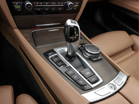 BMW 7 Serie 740d xDrive High Executive M-Sport-Pack Innovation-Pack Aut. *PANO | DAKOTA-FULL-LEATHER | FULL-LED | SURROUND-VIEW | NAVI-FULLMAP | SOFT-CLOSE | HUD | HARMAN/KARDON-SOUNDSYTEM | KEYLESS | ECC | PDC | CRUISE | LANE-ASSIST | MEMORY*