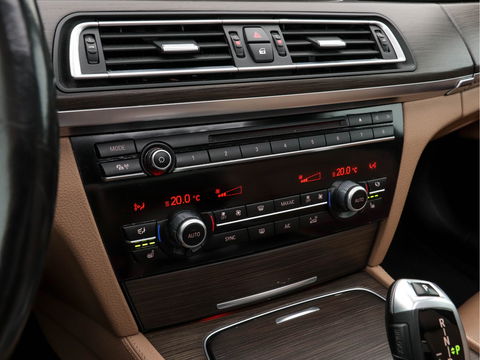 BMW 7 Serie 740d xDrive High Executive M-Sport-Pack Innovation-Pack Aut. *PANO | DAKOTA-FULL-LEATHER | FULL-LED | SURROUND-VIEW | NAVI-FULLMAP | SOFT-CLOSE | HUD | HARMAN/KARDON-SOUNDSYTEM | KEYLESS | ECC | PDC | CRUISE | LANE-ASSIST | MEMORY*