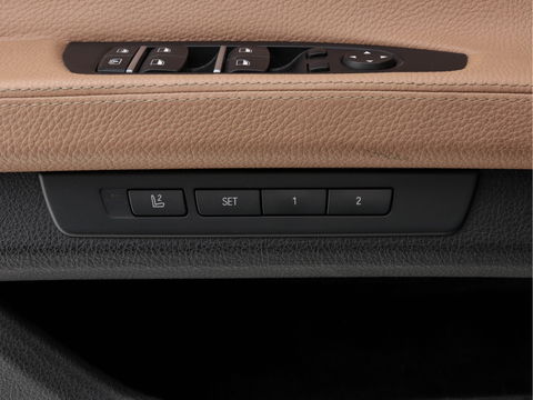 BMW 7 Serie 740d xDrive High Executive M-Sport-Pack Innovation-Pack Aut. *PANO | DAKOTA-FULL-LEATHER | FULL-LED | SURROUND-VIEW | NAVI-FULLMAP | SOFT-CLOSE | HUD | HARMAN/KARDON-SOUNDSYTEM | KEYLESS | ECC | PDC | CRUISE | LANE-ASSIST | MEMORY*