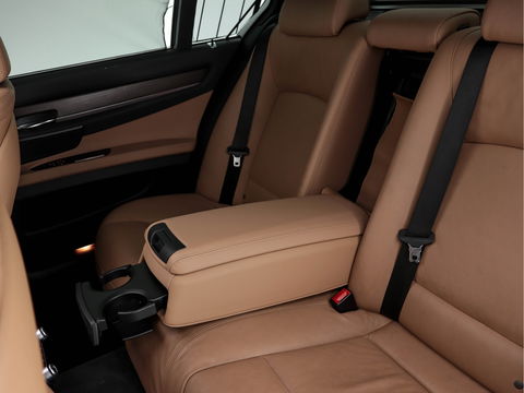 BMW 7 Serie 740d xDrive High Executive M-Sport-Pack Innovation-Pack Aut. *PANO | DAKOTA-FULL-LEATHER | FULL-LED | SURROUND-VIEW | NAVI-FULLMAP | SOFT-CLOSE | HUD | HARMAN/KARDON-SOUNDSYTEM | KEYLESS | ECC | PDC | CRUISE | LANE-ASSIST | MEMORY*