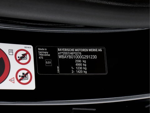 BMW 7 Serie 740d xDrive High Executive M-Sport-Pack Innovation-Pack Aut. *PANO | DAKOTA-FULL-LEATHER | FULL-LED | SURROUND-VIEW | NAVI-FULLMAP | SOFT-CLOSE | HUD | HARMAN/KARDON-SOUNDSYTEM | KEYLESS | ECC | PDC | CRUISE | LANE-ASSIST | MEMORY*