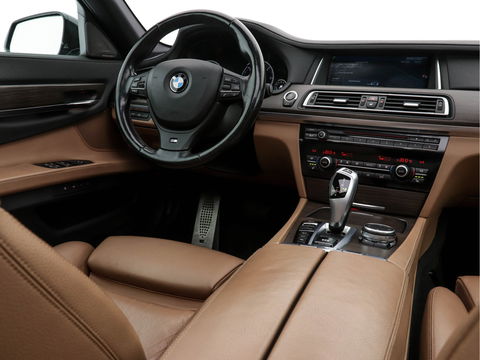 BMW 7 Serie 740d xDrive High Executive M-Sport-Pack Innovation-Pack Aut. *PANO | DAKOTA-FULL-LEATHER | FULL-LED | SURROUND-VIEW | NAVI-FULLMAP | SOFT-CLOSE | HUD | HARMAN/KARDON-SOUNDSYTEM | KEYLESS | ECC | PDC | CRUISE | LANE-ASSIST | MEMORY*