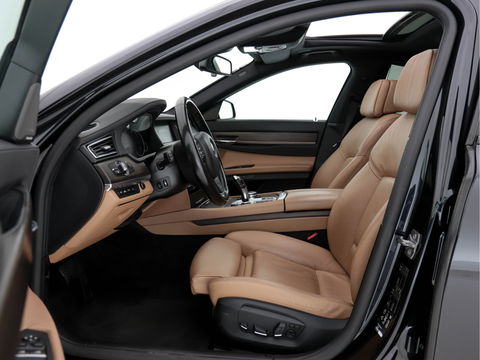 BMW 7 Serie 740d xDrive High Executive M-Sport-Pack Innovation-Pack Aut. *PANO | DAKOTA-FULL-LEATHER | FULL-LED | SURROUND-VIEW | NAVI-FULLMAP | SOFT-CLOSE | HUD | HARMAN/KARDON-SOUNDSYTEM | KEYLESS | ECC | PDC | CRUISE | LANE-ASSIST | MEMORY*