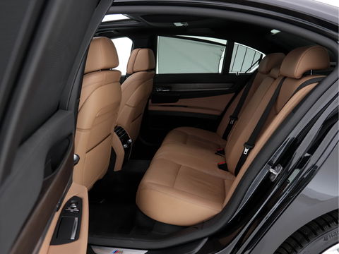 BMW 7 Serie 740d xDrive High Executive M-Sport-Pack Innovation-Pack Aut. *PANO | DAKOTA-FULL-LEATHER | FULL-LED | SURROUND-VIEW | NAVI-FULLMAP | SOFT-CLOSE | HUD | HARMAN/KARDON-SOUNDSYTEM | KEYLESS | ECC | PDC | CRUISE | LANE-ASSIST | MEMORY*