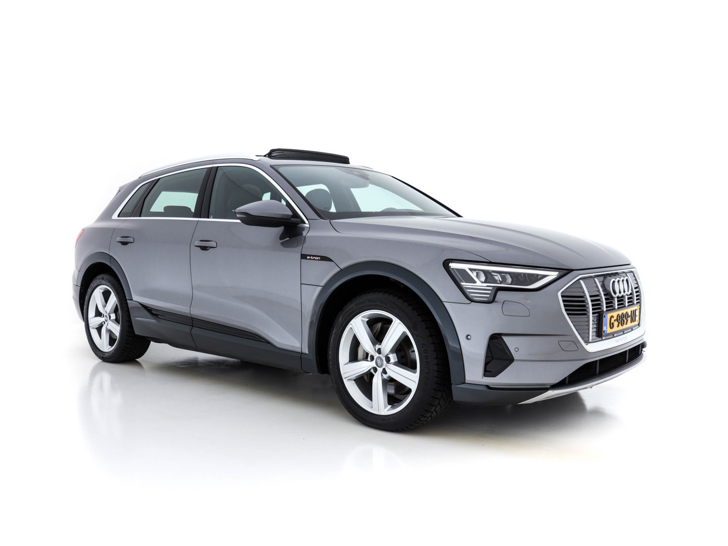 Audi e-tron 55 Quattro Advanced S-line-Sportpack 95 kWh [ 3-Fase ] (INCL-BTW) *PANO | FULL-LED | NAVI-FULLMAP | KEYLESS | LEATHER-MICROFIBRE | | AIR-SUSPENSION | CRUISE | DIGI-COCKPIT | MEMORY-PACK | SHIFT-PADDLES | HEATED-SPORTSEATS | 20"ALU*