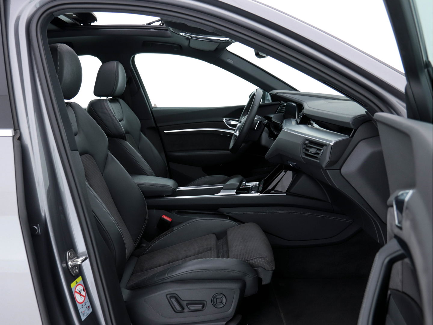 Audi e-tron 55 Quattro Advanced S-line 95 kWh [ 3-Fase ] (INCL-BTW) *PANO | FULL-LED | NAVI-FULLMAP | KEYLESS | LEATHER-MICROFIBRE | AIR-SUSPENSION | CRUISE | DIGI-COCKPIT | MEMORY-PACK | SHIFT-PADDLES | SPORT-SEATS | 20"ALU*