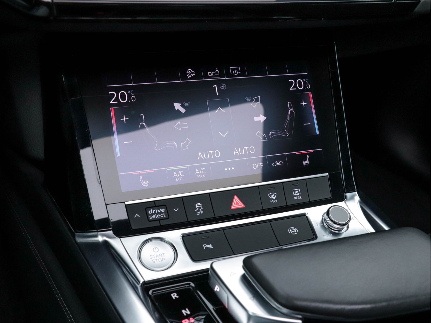 Audi e-tron 55 Quattro Advanced S-line 95 kWh [ 3-Fase ] (INCL-BTW) *PANO | FULL-LED | NAVI-FULLMAP | KEYLESS | LEATHER-MICROFIBRE | AIR-SUSPENSION | CRUISE | DIGI-COCKPIT | MEMORY-PACK | SHIFT-PADDLES | SPORT-SEATS | 20"ALU*