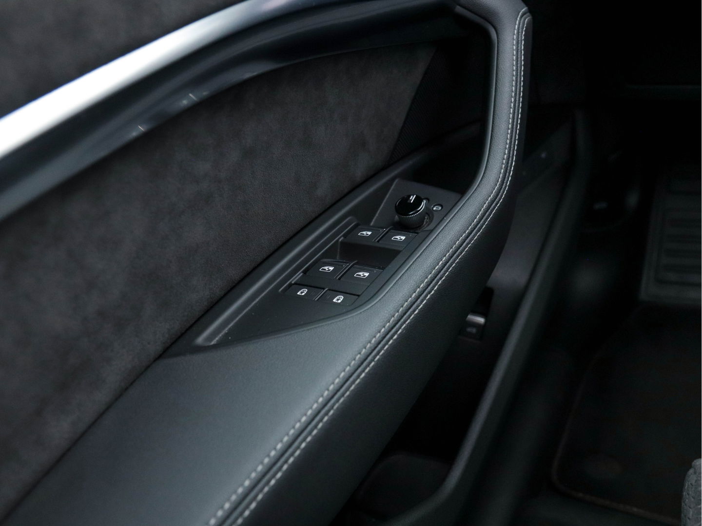 Audi e-tron 55 Quattro Advanced S-line 95 kWh [ 3-Fase ] (INCL-BTW) *PANO | FULL-LED | NAVI-FULLMAP | KEYLESS | LEATHER-MICROFIBRE | AIR-SUSPENSION | CRUISE | DIGI-COCKPIT | MEMORY-PACK | SHIFT-PADDLES | SPORT-SEATS | 20"ALU*