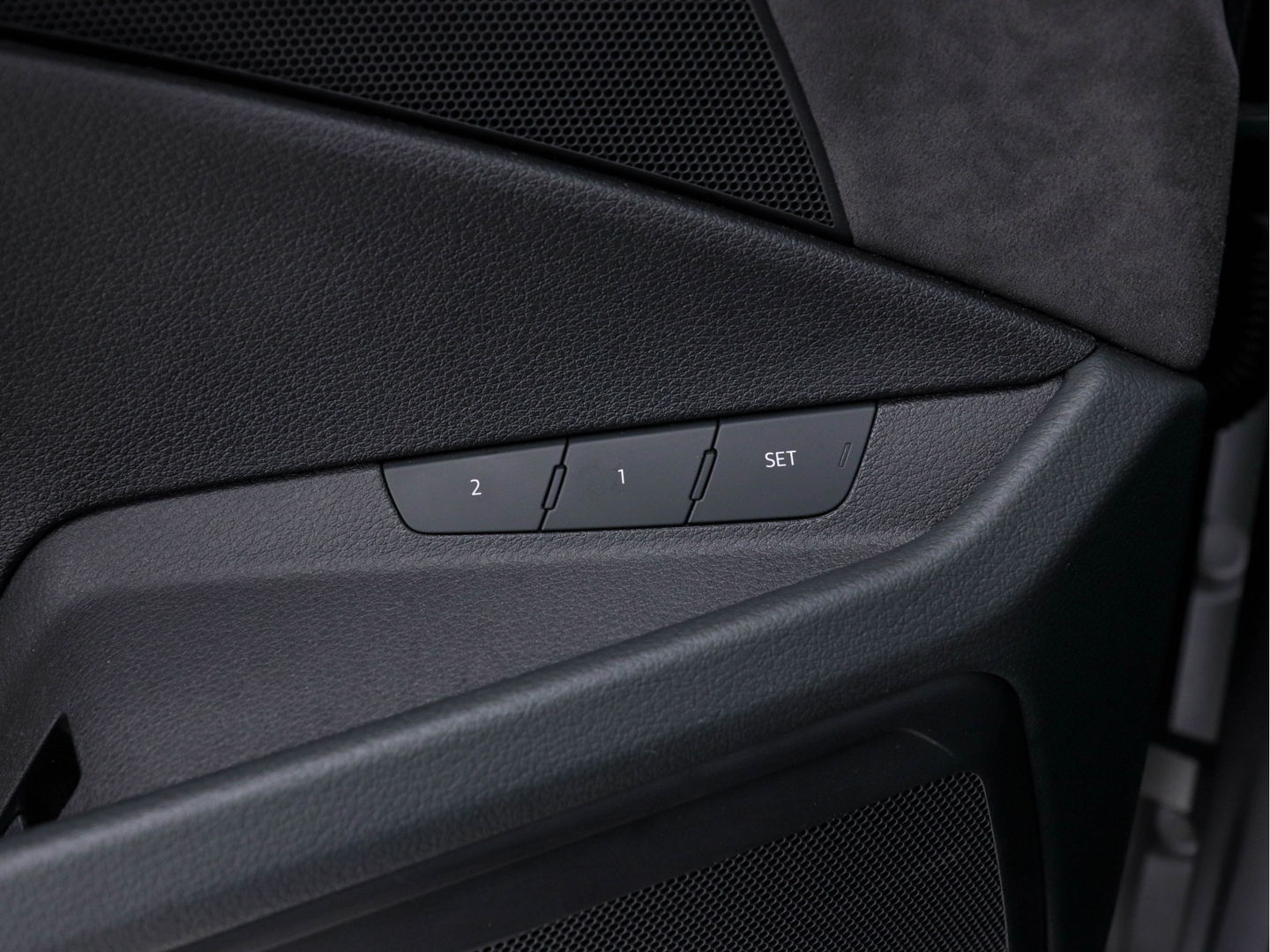 Audi e-tron 55 Quattro Advanced S-line 95 kWh [ 3-Fase ] (INCL-BTW) *PANO | FULL-LED | NAVI-FULLMAP | KEYLESS | LEATHER-MICROFIBRE | AIR-SUSPENSION | CRUISE | DIGI-COCKPIT | MEMORY-PACK | SHIFT-PADDLES | SPORT-SEATS | 20"ALU*