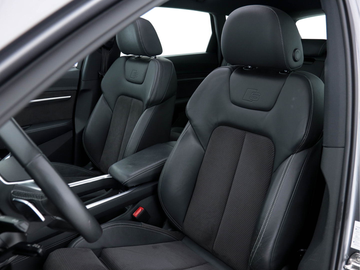 Audi e-tron 55 Quattro Advanced S-line 95 kWh [ 3-Fase ] (INCL-BTW) *PANO | FULL-LED | NAVI-FULLMAP | KEYLESS | LEATHER-MICROFIBRE | AIR-SUSPENSION | CRUISE | DIGI-COCKPIT | MEMORY-PACK | SHIFT-PADDLES | SPORT-SEATS | 20"ALU*
