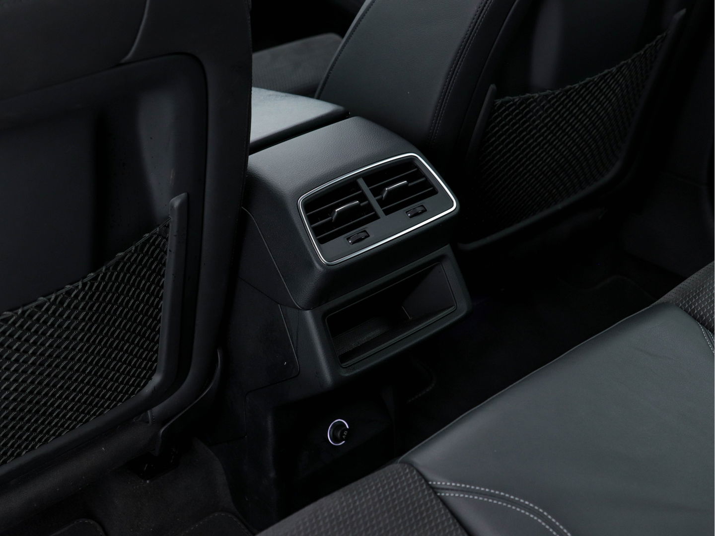 Audi e-tron 55 Quattro Advanced S-line 95 kWh [ 3-Fase ] (INCL-BTW) *PANO | FULL-LED | NAVI-FULLMAP | KEYLESS | LEATHER-MICROFIBRE | AIR-SUSPENSION | CRUISE | DIGI-COCKPIT | MEMORY-PACK | SHIFT-PADDLES | SPORT-SEATS | 20"ALU*