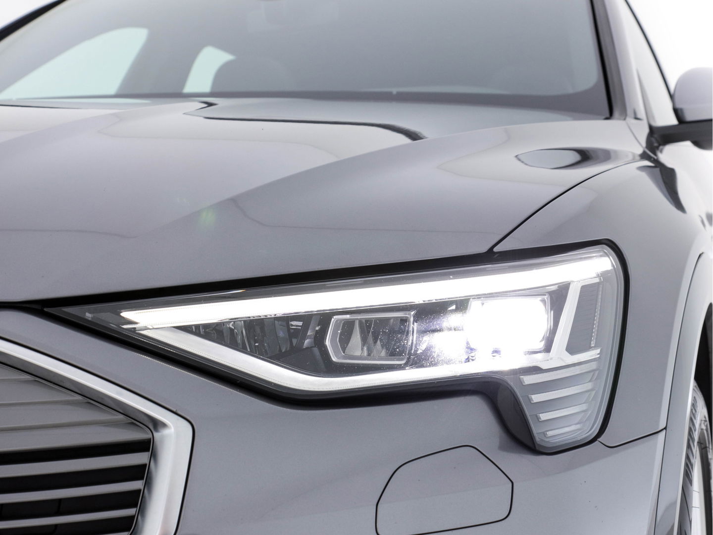 Audi e-tron 55 Quattro Advanced S-line-Sportpack 95 kWh [ 3-Fase ] (INCL-BTW) *PANO | FULL-LED | NAVI-FULLMAP | KEYLESS | LEATHER-MICROFIBRE | | AIR-SUSPENSION | CRUISE | DIGI-COCKPIT | MEMORY-PACK | SHIFT-PADDLES | HEATED-SPORTSEATS | 20"ALU*
