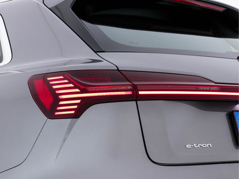 Audi e-tron 55 Quattro Advanced S-line 95 kWh [ 3-Fase ] (INCL-BTW) *PANO | FULL-LED | NAVI-FULLMAP | KEYLESS | LEATHER-MICROFIBRE | AIR-SUSPENSION | CRUISE | DIGI-COCKPIT | MEMORY-PACK | SHIFT-PADDLES | SPORT-SEATS | 20"ALU*
