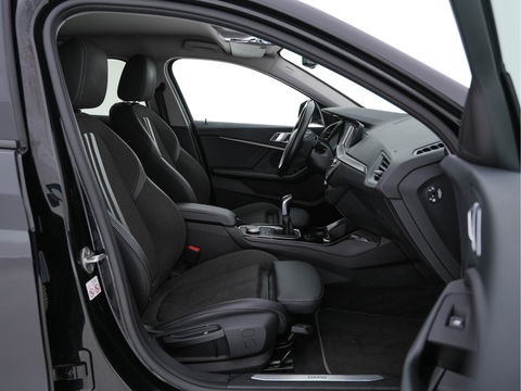 BMW 1-serie 116d Executive Edition Sport-Line *DIGI-COCKPIT | FULL-LED | NAVI-FULLMAP | LEATHER-MICROFIBRE | AMBIENT-LIGHT | ECC | PDC | APP-CONNECT | CRUISE | SPORT-SEATS | 17"ALU*