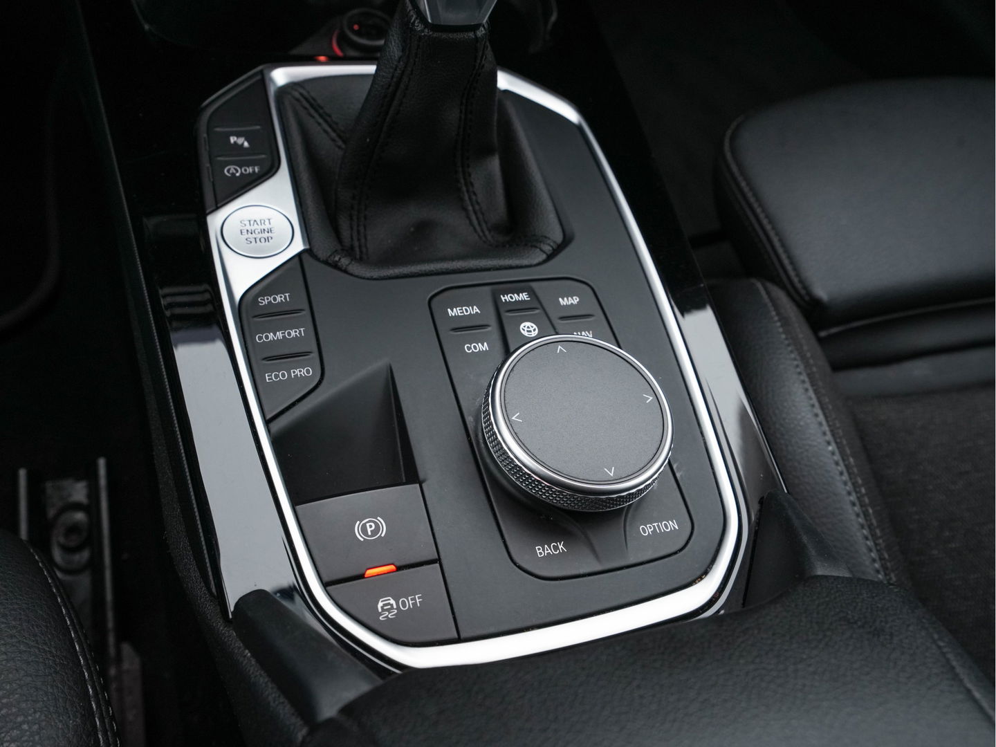 BMW 1-serie 116d Executive Edition Sport-Line *DIGI-COCKPIT | FULL-LED | NAVI-FULLMAP | LEATHER-MICROFIBRE | AMBIENT-LIGHT | ECC | PDC | APP-CONNECT | CRUISE | SPORT-SEATS | 17"ALU*