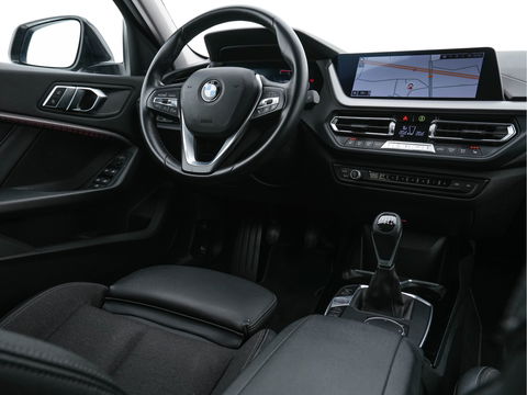 BMW 1-serie 116d Executive Edition Sport-Line *DIGI-COCKPIT | FULL-LED | NAVI-FULLMAP | LEATHER-MICROFIBRE | AMBIENT-LIGHT | ECC | PDC | APP-CONNECT | CRUISE | SPORT-SEATS | 17"ALU*