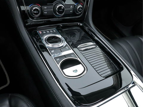 Jaguar XJ 3.0 V6D Portfolio Long-Wheel-Base Aut. *PANO | NAVI-FULLMAP | NAPPA-FULL-LEATHER  | BI-XENON | MERIDIAN-AUDIO | MEMORY-SEATS | KEYLESS | CAMERA | ECC | PDC | CRUISE*