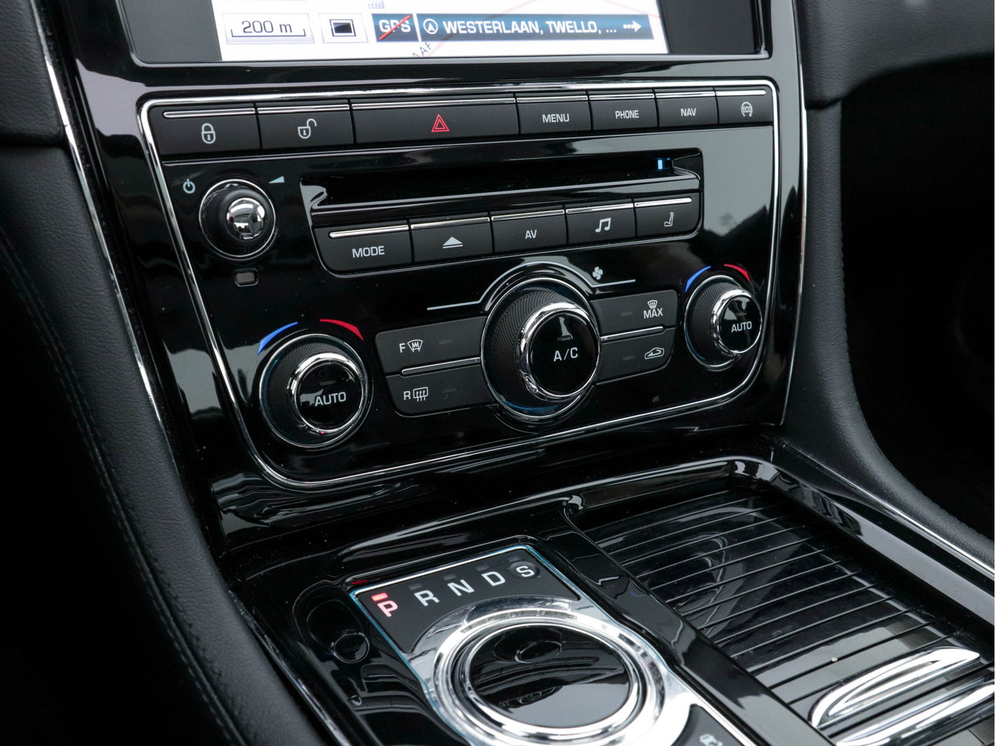Jaguar XJ 3.0 V6D Portfolio Long-Wheel-Base Aut. *PANO | NAVI-FULLMAP | NAPPA-FULL-LEATHER  | BI-XENON | MERIDIAN-AUDIO | MEMORY-SEATS | KEYLESS | CAMERA | ECC | PDC | CRUISE*