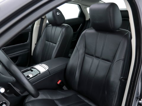 Jaguar XJ 3.0 V6D Portfolio Long-Wheel-Base Aut. *PANO | NAVI-FULLMAP | NAPPA-FULL-LEATHER  | BI-XENON | MERIDIAN-AUDIO | MEMORY-SEATS | KEYLESS | CAMERA | ECC | PDC | CRUISE*