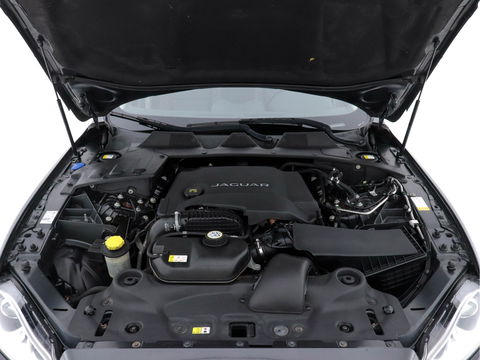 Jaguar XJ 3.0 V6D Portfolio Long-Wheel-Base Aut. *PANO | NAVI-FULLMAP | NAPPA-FULL-LEATHER  | BI-XENON | MERIDIAN-AUDIO | MEMORY-SEATS | KEYLESS | CAMERA | ECC | PDC | CRUISE*