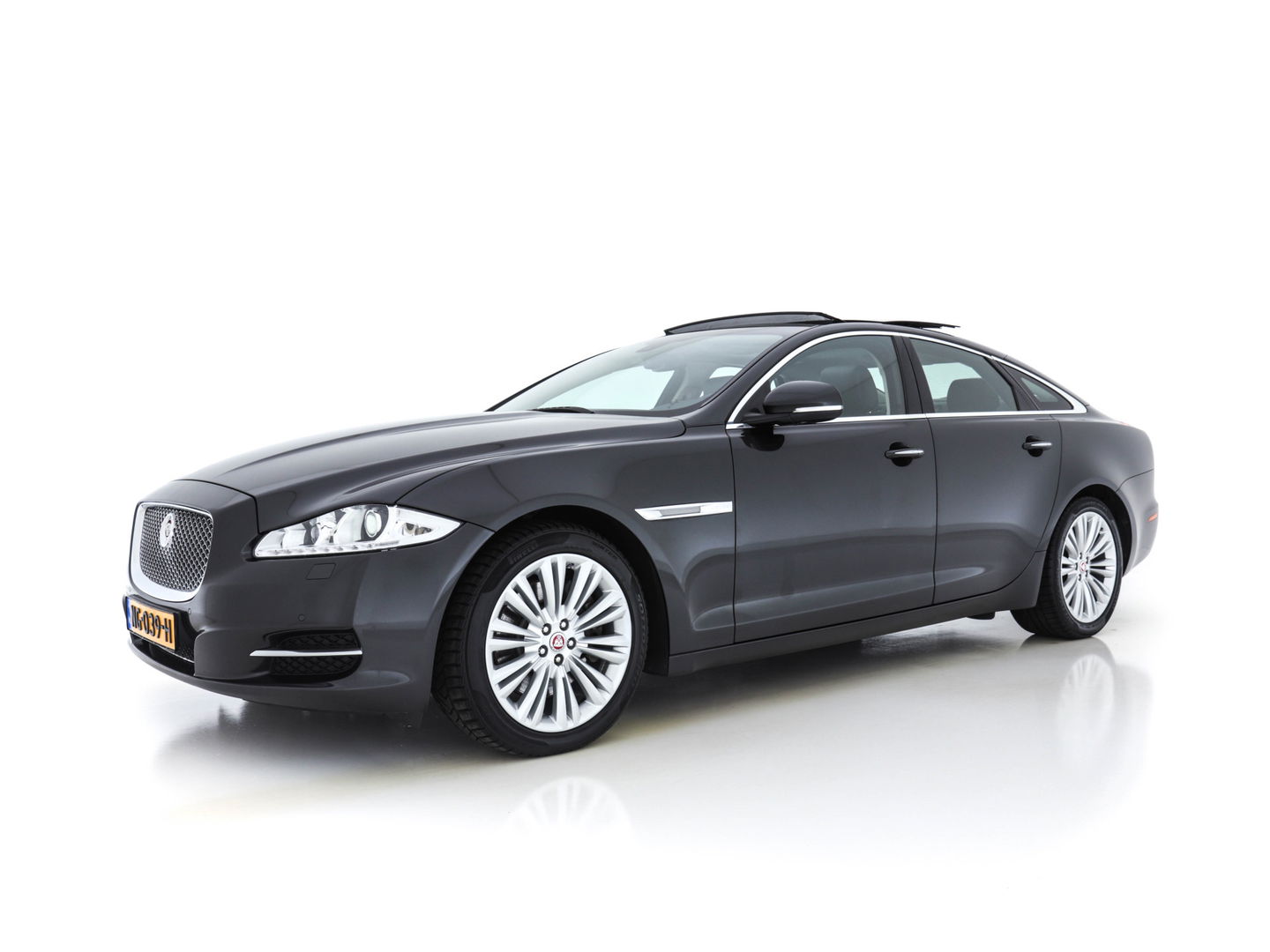 Jaguar XJ 3.0 V6D Portfolio Long-Wheel-Base Aut. *PANO | NAVI-FULLMAP | NAPPA-FULL-LEATHER  | BI-XENON | MERIDIAN-AUDIO | MEMORY-SEATS | KEYLESS | CAMERA | ECC | PDC | CRUISE*