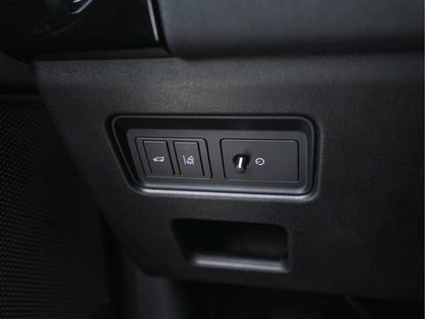 Land Rover Discovery 3.0 Td6 First Edition 7-pers. "WINDSOR" *PANO | FULL-LED | MERIDIAN-AUDIO | NAPPA-FULL-LEATHER | NAVI-FULLMAP | KEYLESS | DAB | AIR-SUSPENSION | ECC | PDC | CRUISE | MEMORY-PACK | COMFORT-SEATS | LANE-ASSIST*