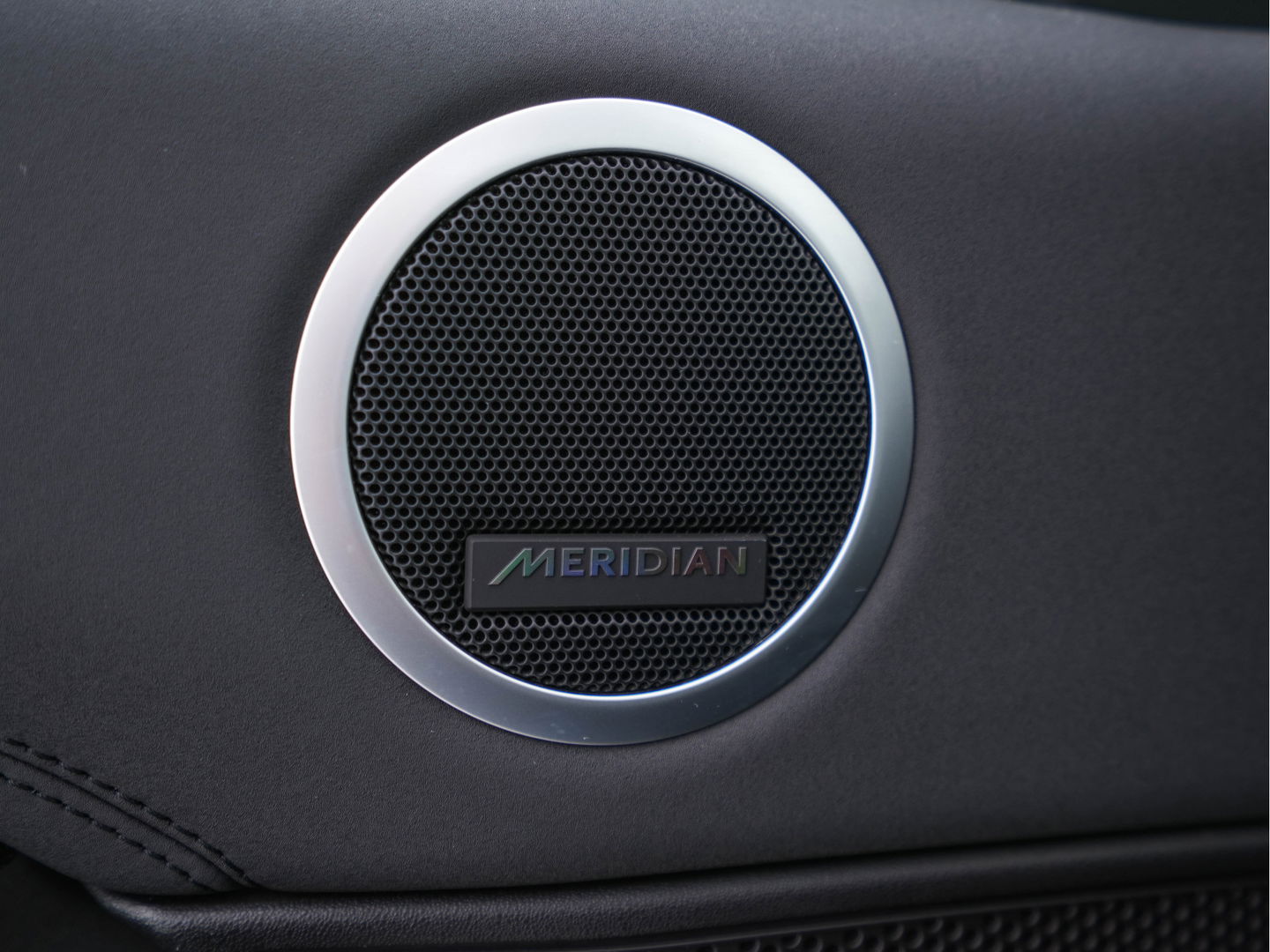 Land Rover Discovery 3.0 Td6 First Edition 7-pers. "WINDSOR" *PANO | FULL-LED | MERIDIAN-AUDIO | NAPPA-FULL-LEATHER | NAVI-FULLMAP | KEYLESS | DAB | AIR-SUSPENSION | ECC | PDC | CRUISE | MEMORY-PACK | COMFORT-SEATS | LANE-ASSIST*