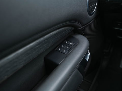 Land Rover Discovery 3.0 Td6 First Edition 7-pers. "WINDSOR" *PANO | FULL-LED | MERIDIAN-AUDIO | NAPPA-FULL-LEATHER | NAVI-FULLMAP | KEYLESS | DAB | AIR-SUSPENSION | ECC | PDC | CRUISE | MEMORY-PACK | COMFORT-SEATS | LANE-ASSIST*