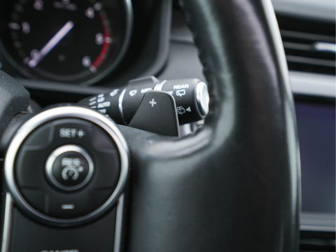 Land Rover Discovery 3.0 Td6 First Edition 7-pers. "WINDSOR" *PANO | FULL-LED | MERIDIAN-AUDIO | NAPPA-FULL-LEATHER | NAVI-FULLMAP | KEYLESS | DAB | AIR-SUSPENSION | ECC | PDC | CRUISE | MEMORY-PACK | COMFORT-SEATS | LANE-ASSIST*