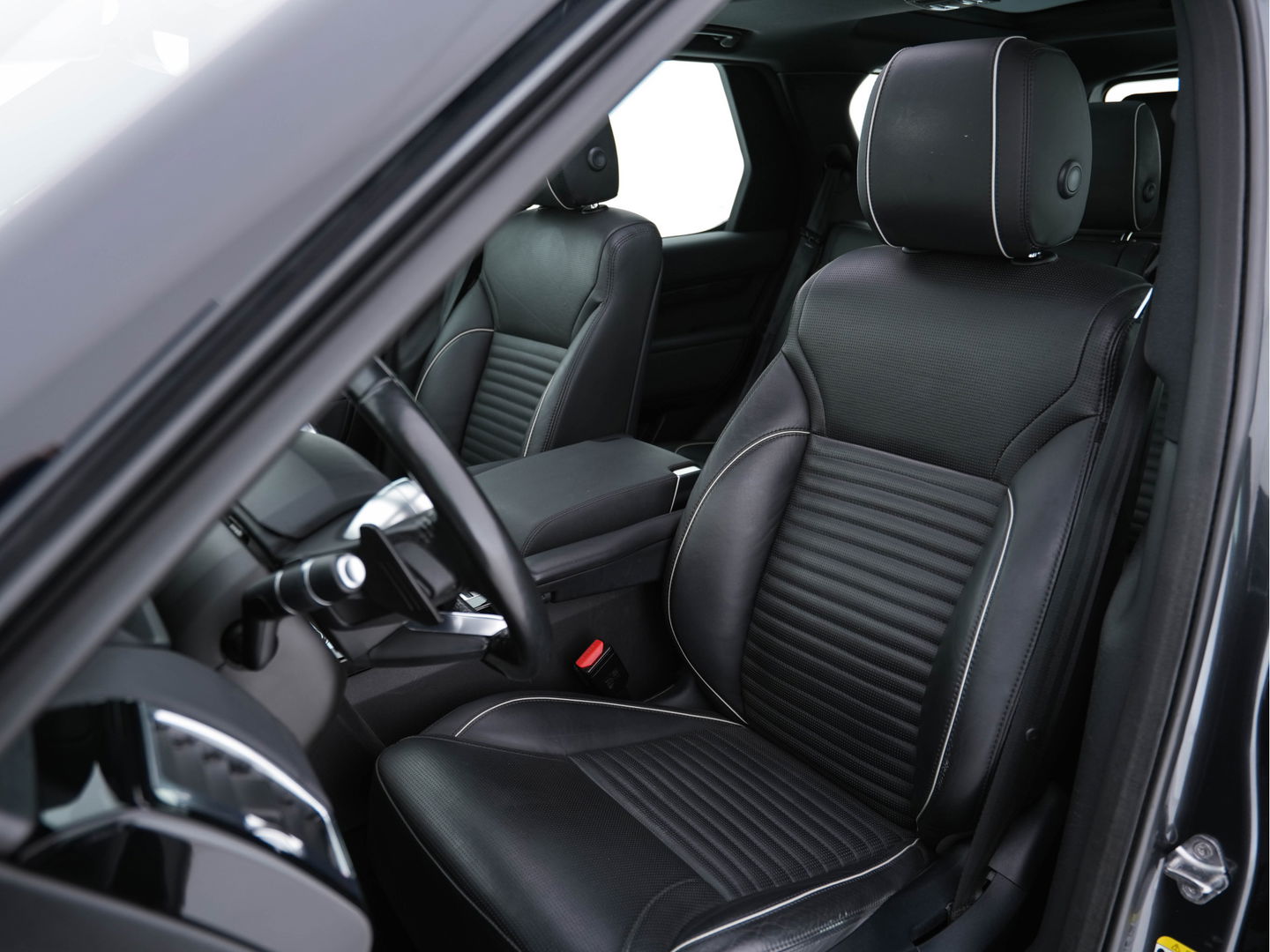 Land Rover Discovery 3.0 Td6 First Edition 7-pers. "WINDSOR" *PANO | FULL-LED | MERIDIAN-AUDIO | NAPPA-FULL-LEATHER | NAVI-FULLMAP | KEYLESS | DAB | AIR-SUSPENSION | ECC | PDC | CRUISE | MEMORY-PACK | COMFORT-SEATS | LANE-ASSIST*