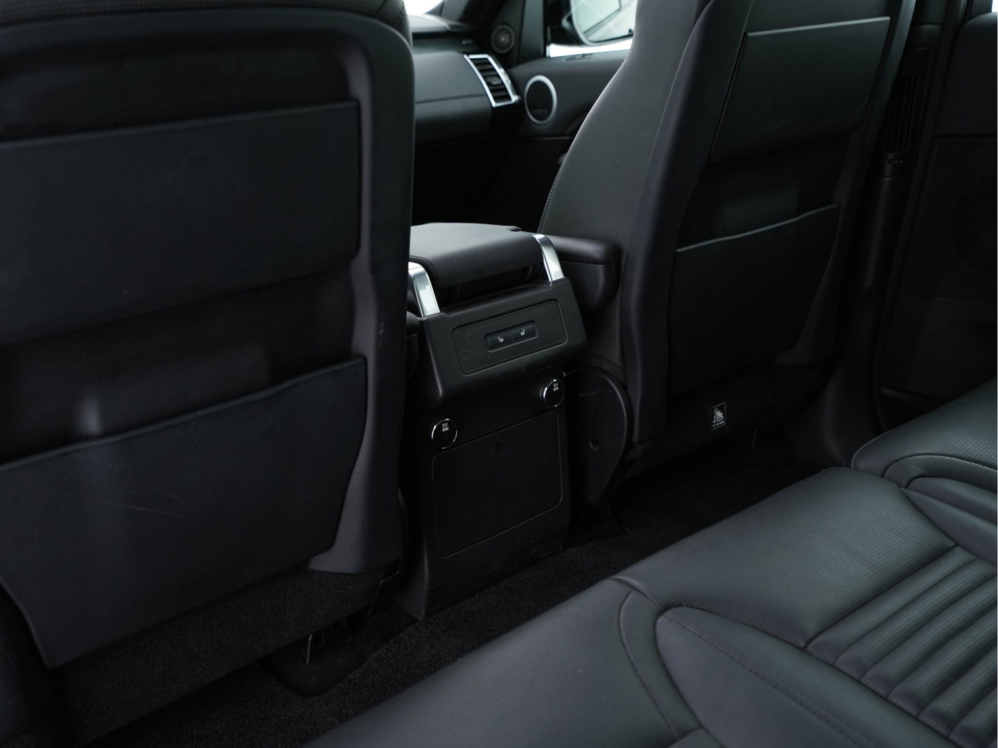Land Rover Discovery 3.0 Td6 First Edition 7-pers. "WINDSOR" *PANO | FULL-LED | MERIDIAN-AUDIO | NAPPA-FULL-LEATHER | NAVI-FULLMAP | KEYLESS | DAB | AIR-SUSPENSION | ECC | PDC | CRUISE | MEMORY-PACK | COMFORT-SEATS | LANE-ASSIST*