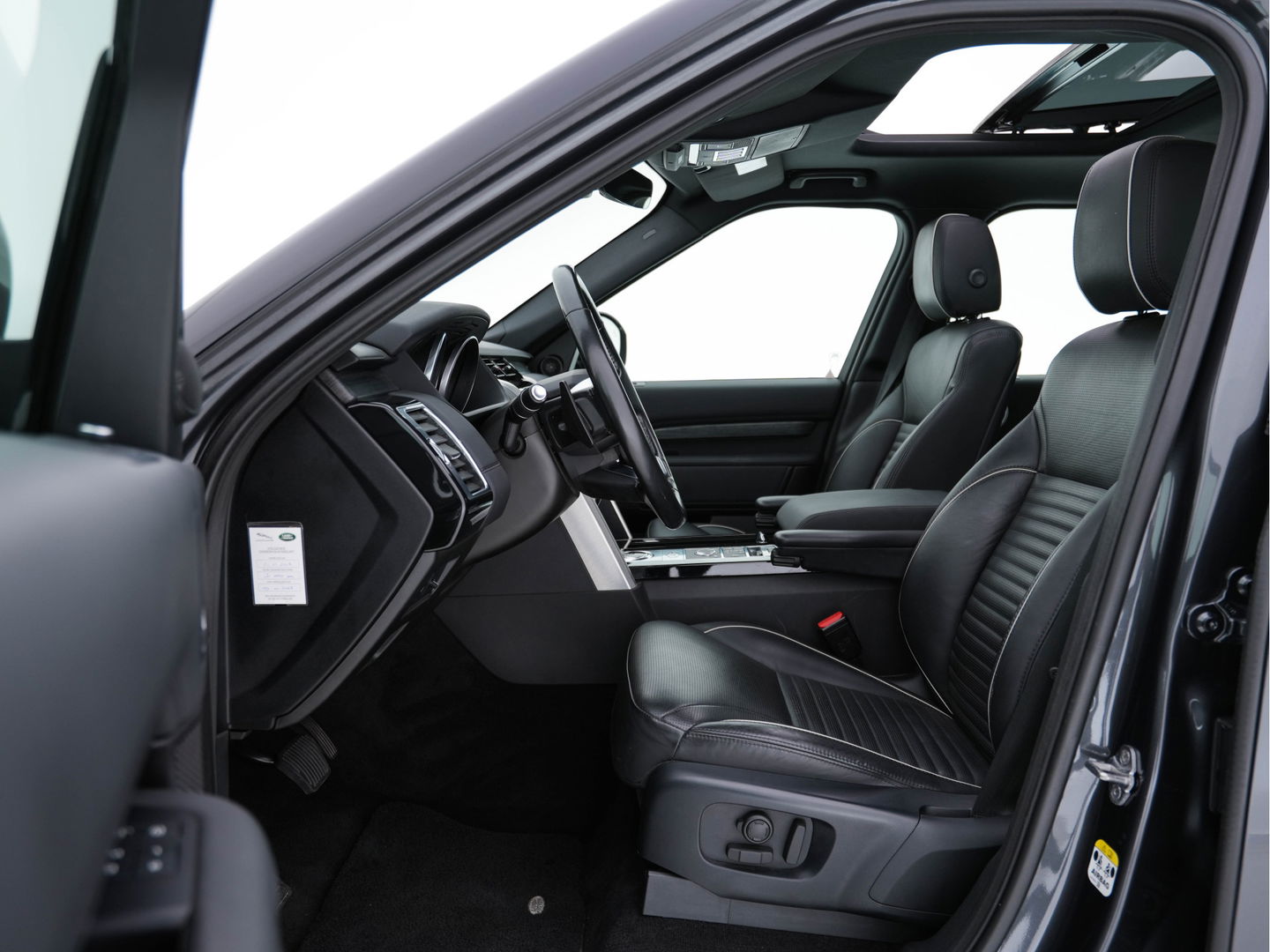 Land Rover Discovery 3.0 Td6 First Edition 7-pers. "WINDSOR" *PANO | FULL-LED | MERIDIAN-AUDIO | NAPPA-FULL-LEATHER | NAVI-FULLMAP | KEYLESS | DAB | AIR-SUSPENSION | ECC | PDC | CRUISE | MEMORY-PACK | COMFORT-SEATS | LANE-ASSIST*