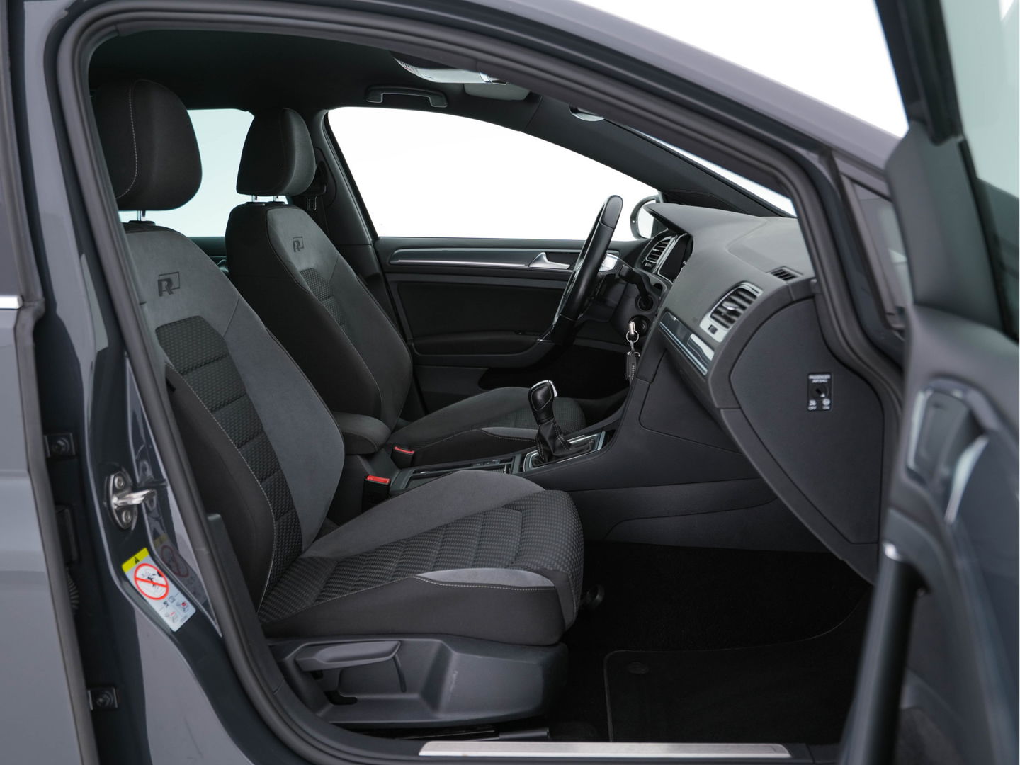 Volkswagen GOLF Variant 1.5 TSI Highline-Business R-Line-Sportpack Aut. *DIGI-COCKPIT |  FULL-LED | BLIND-SPOT | DAB | NAVI-FULLMAP | ADAPTIVE-CRUISE | ECC | PDC | SPORT-SEATS | PARKPILOT | 17"ALU*