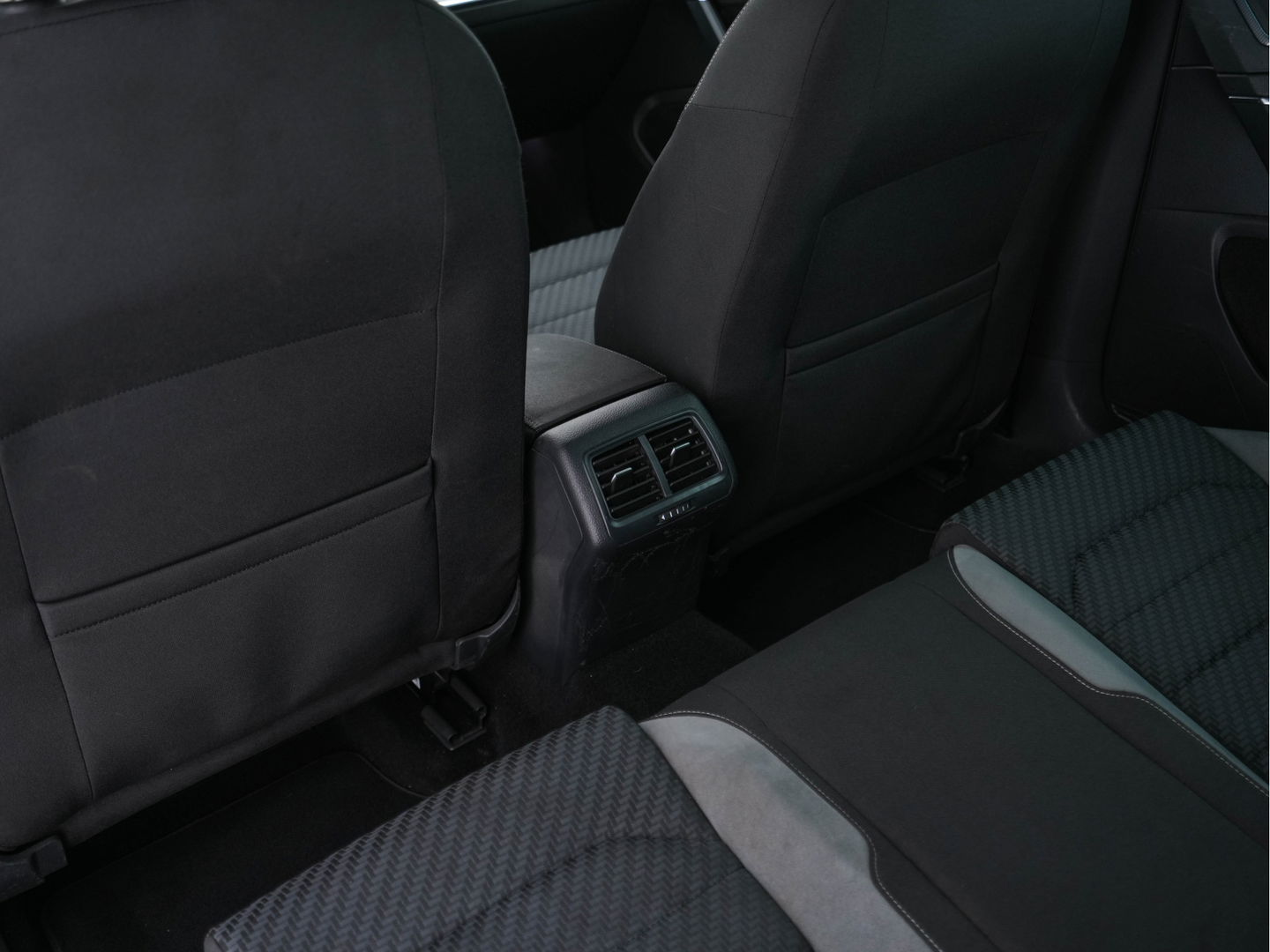 Volkswagen GOLF Variant 1.5 TSI Highline-Business R-Line-Sportpack Aut. *DIGI-COCKPIT |  FULL-LED | BLIND-SPOT | DAB | NAVI-FULLMAP | ADAPTIVE-CRUISE | ECC | PDC | SPORT-SEATS | PARKPILOT | 17"ALU*