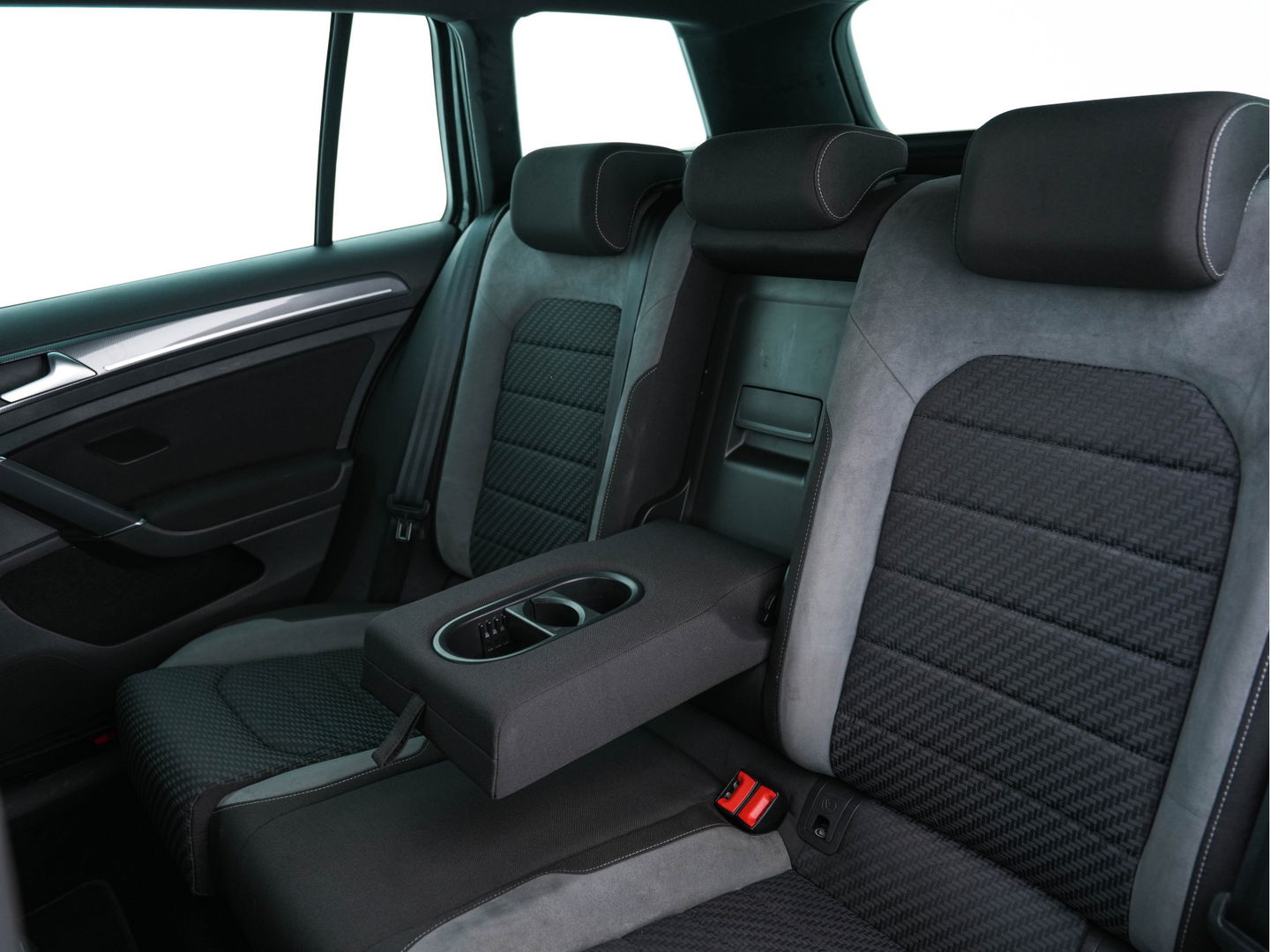 Volkswagen GOLF Variant 1.5 TSI Highline-Business R-Line-Sportpack Aut. *DIGI-COCKPIT |  FULL-LED | BLIND-SPOT | DAB | NAVI-FULLMAP | ADAPTIVE-CRUISE | ECC | PDC | SPORT-SEATS | PARKPILOT | 17"ALU*