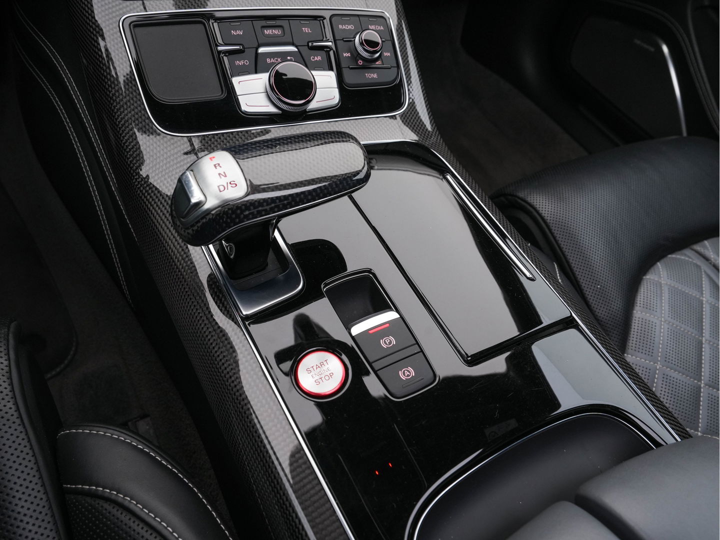 Audi S8 4.0 TFSI Quattro Pro Line+ Aut. * PANO | CERAMIC-BRAKES | BANG/OLUFSEN-SURROND | VALCONA-EXCLUSIVE-FULL-LEATHER | DAB | NIGHT-VISION | HUD | ACC | LANE-ASSIST | SURROUND-VIEW | MATRIX-LED | MEMORY-PACK | NAVI-FULLMAP |